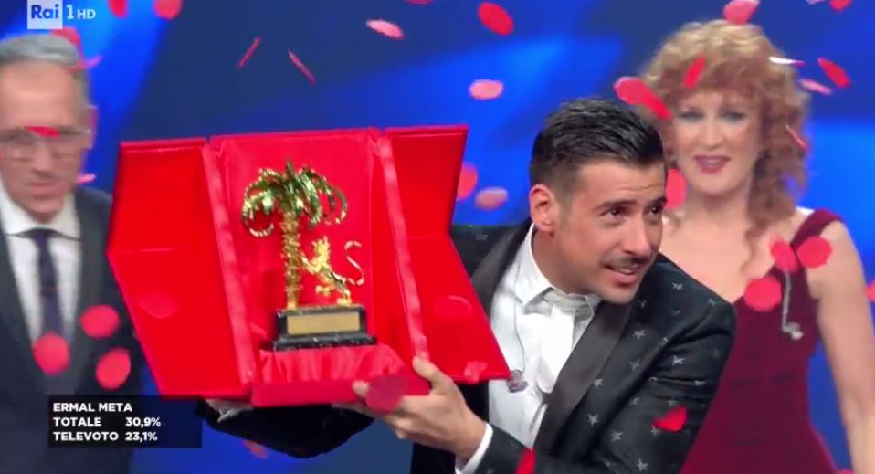 Sanremo 2017: Francesco Gabbani vince con Occidentali’s Karma, secondo posto per Fiorella Mannoia