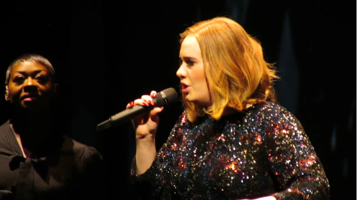 Adele e l’omaggio a George Michael ai Grammy 2017: “La sua famiglia voleva solamente me per il tributo”
