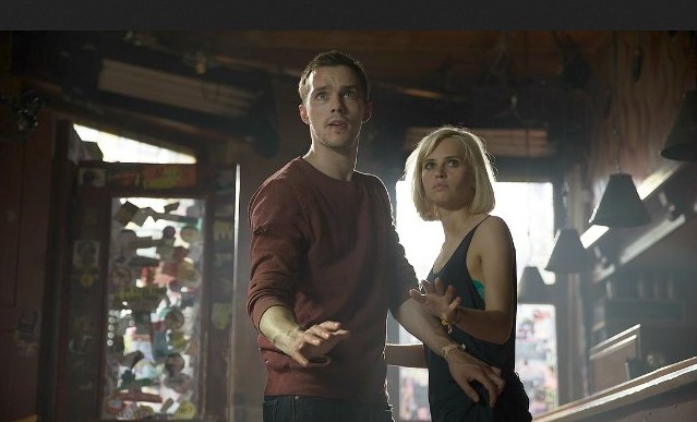 Autobahn – Fuori controllo: clip in italiano e featurette “Nicholas Hoult e Felicity Jones”