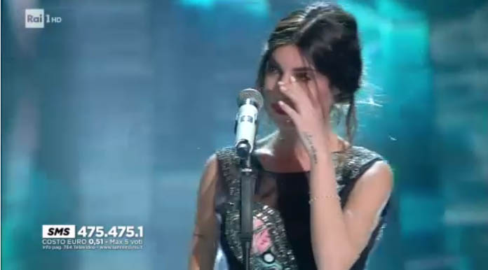 Bianca Atzei piange, Crystel Carrisi si commuove: è il Sanremo delle Lacrime (e dei piani d’ascolto)