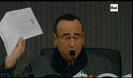 Carlo Conti dà 100.000 euro in beneficenza: “Addio Sanremo, terzo botto d’artificio”