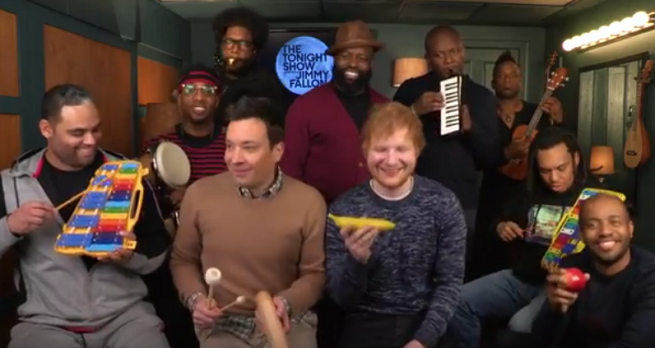 Ed Sheeran ospite di Jimmy Fallon: ecco Shape Of You suonata con strumenti giocattolo