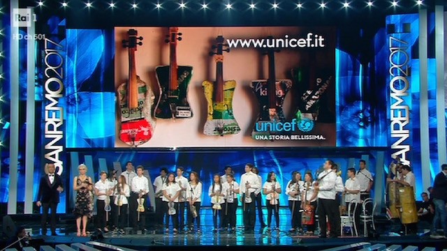 Sanremo 2017, l’Orquesta de Instrumentos Reciclados de Cateura ed il “Libertango” (Video)