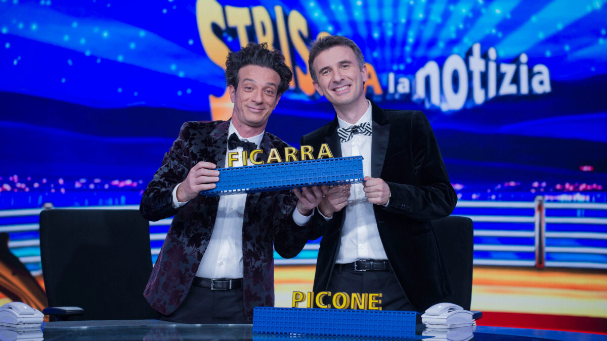 Striscia la Notizia | 6 febbraio 2017 | Tornano Ficarra e Picone | Diretta alle 20.40