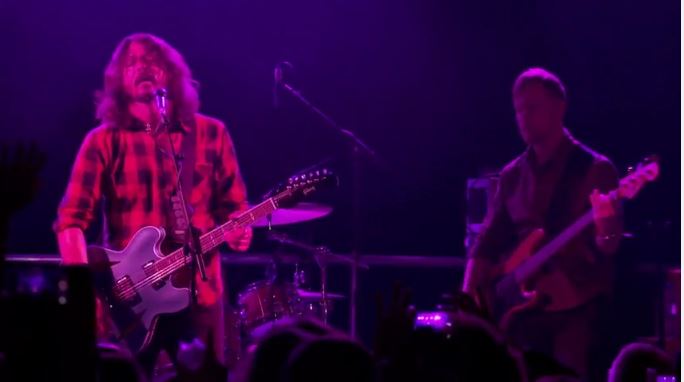 Foo Fighters, concerto a sorpresa in Inghilterra con canzoni inedite [scaletta e video]