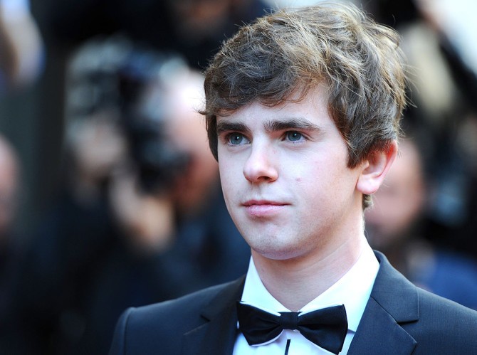 Serie Tv, pilot: Freddie Highmore in The Good Doctor. Cress Williams sarà Black Lightning. Kathryn Morris in Reverie