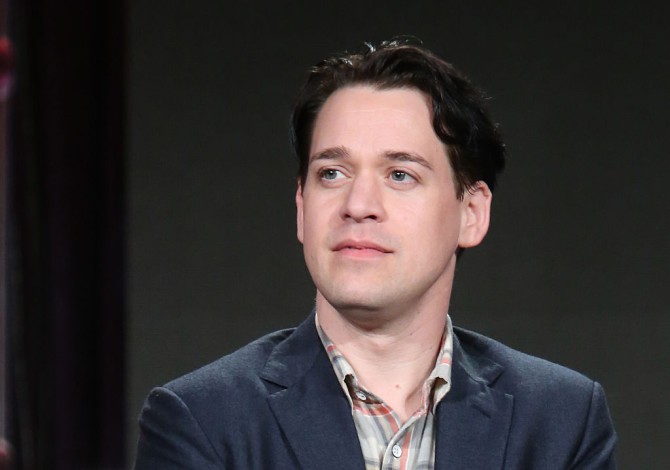 Serie TV, novità: T.R. Knight in Genius. Marvel e Hulu trovano i protagonisti di Runaways.