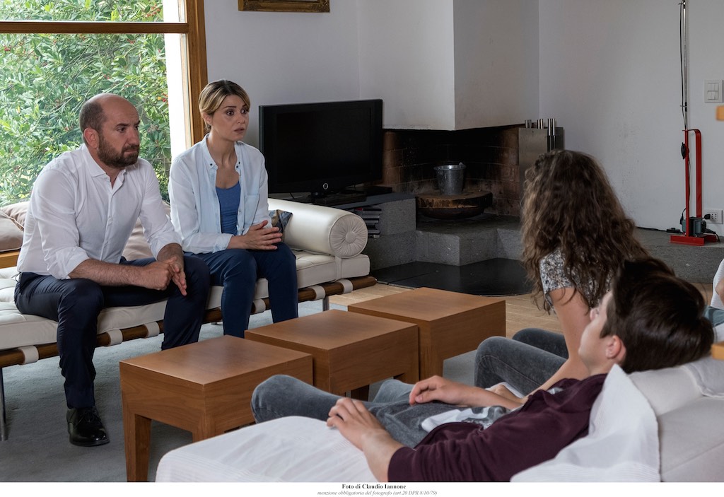 Mamma o papà: nuove clip del film con Paola Cortellesi e Antonio Albanese