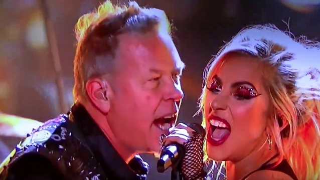 Metallica suonano con Lady Gaga ai Grammy Awards [video]