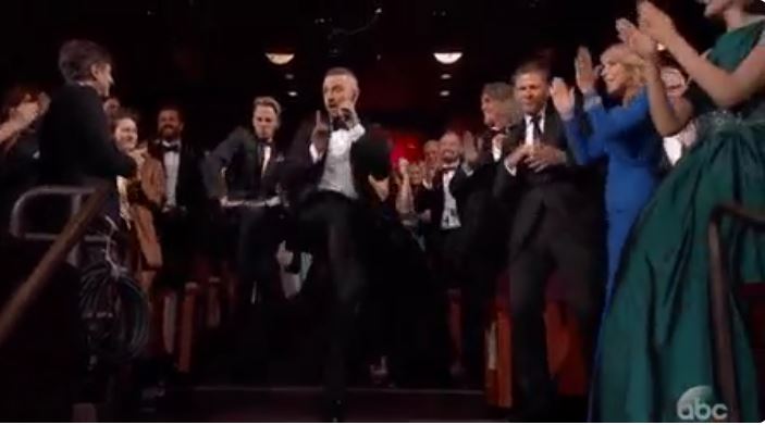 Oscar 2017, Justin Timberlake apre la serata cantando Can’t stop the feeling [video]