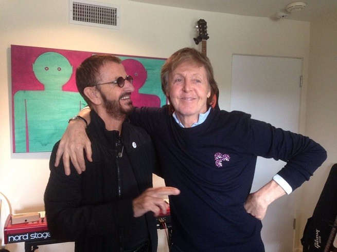 Ringo Starr e Paul McCartney in studio di registrazione insieme