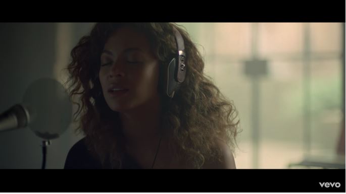 Beyoncé – Sandcastles: testo, traduzione e video ufficiale