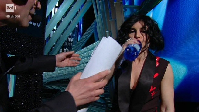 Sanremo 2017 mostra il backstage prima delle esibizioni