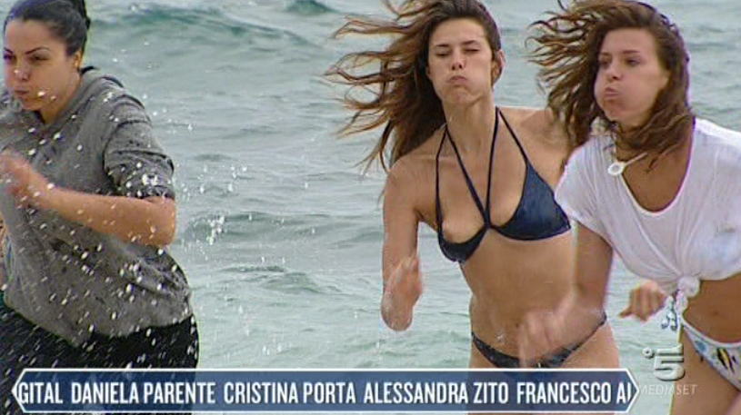 L’Isola dei Famosi 2017 – Dayane Mello fuori di seno (foto a grande richiesta)