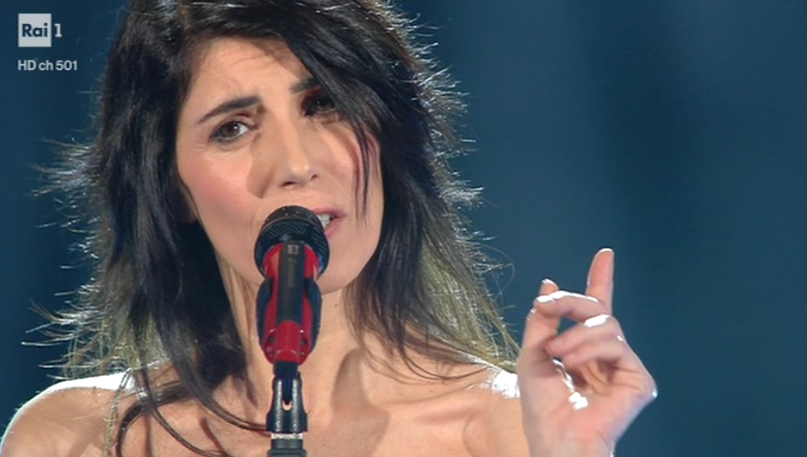 Giorgia ospite a Sanremo 2017 incanta con il medley dei suoi Festival