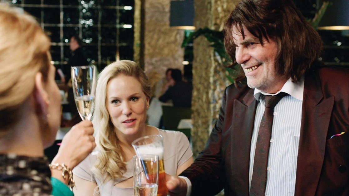 Vi presento Toni Erdmann: nuove clip in italiano della commedia di Maren Ade