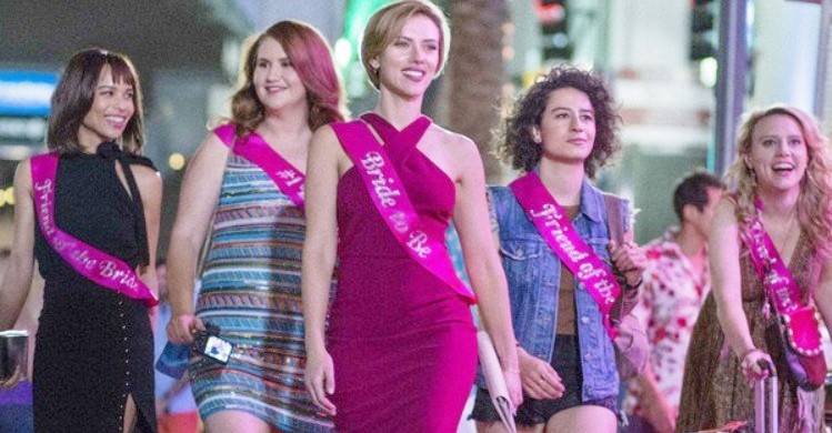 Crazy Night – Festa col morto: trailer italiano della commedia con Scarlett Johansson