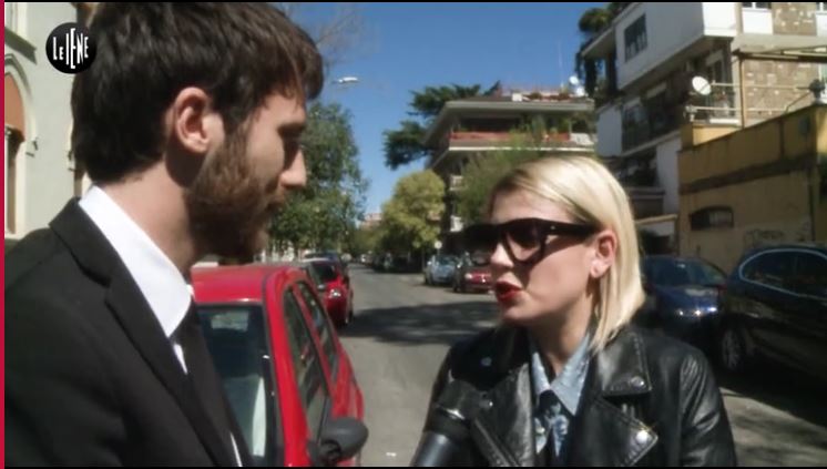 Le Iene, pace fatta tra Emma e Red Ronnie grazie a Nicolò De Devitiis [video]