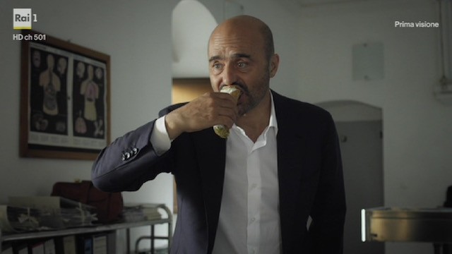 Il Commissario Montalbano | Come voleva la prassi | Diretta | Riassunto