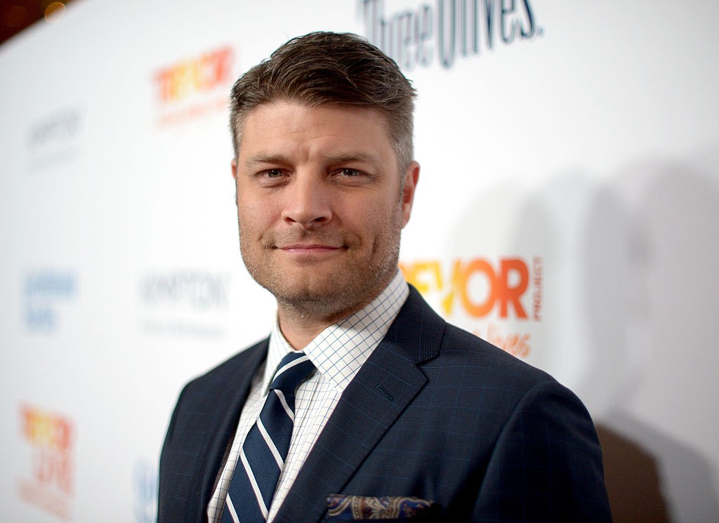 Serie Tv, novità: Jay R. Ferguson e Lindsey Kraft in Living Biblically; il costume di Black Lightning