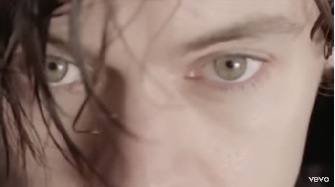Harry Styles, singolo solista dal 7 aprile 2017: lo spot tv [video]