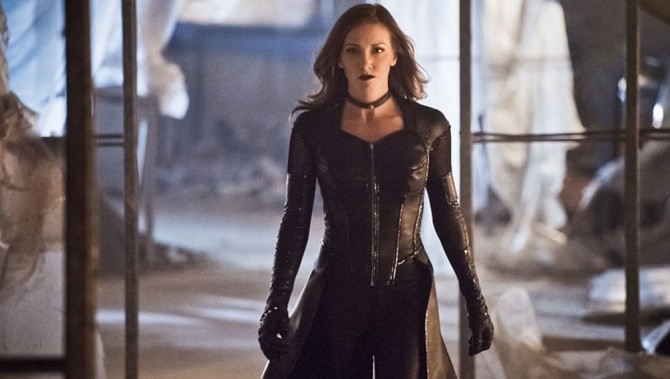 Serie Tv, novità: Katie Cassidy torna in Arrow; Miles Teller in Too Old to Die Young di Amazon