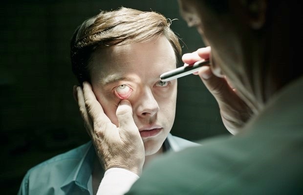 La cura dal benessere: foto ufficiali del thriller di Gore Verbinski