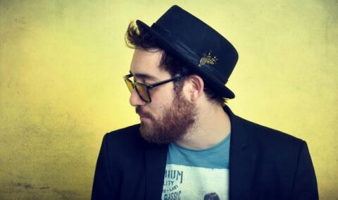 Maldestro a Blogo: “I Muri di Berlino? Mi interessa entrare nel cuore delle persone” (video)