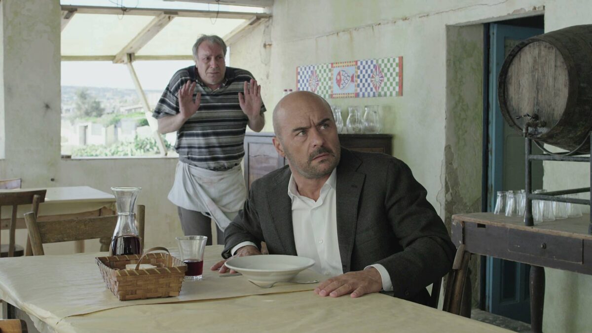 Stasera in tv, 6 marzo 2017: Il commissario Montalbano, La Preda Perfetta, PresaDiretta, Bianco e Nero
