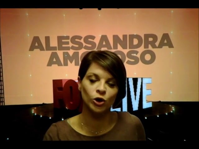 Alessandra Amoroso scherza sul suo cognome