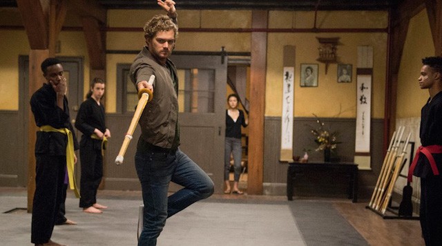 Marvel’s Iron Fist, Finn Jones: “Le critiche negative? Colpa di Donald Trump”