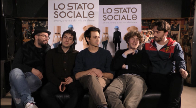 Lo Stato Sociale a Blogo: “Ecco il nostro nuovo album: Amore, Lavoro e altri miti da sfatare”