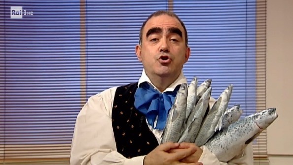 Ballando con le Stelle, Elio balla la danza finlandese (e porta i Monty Python su Rai 1) [VIDEO]