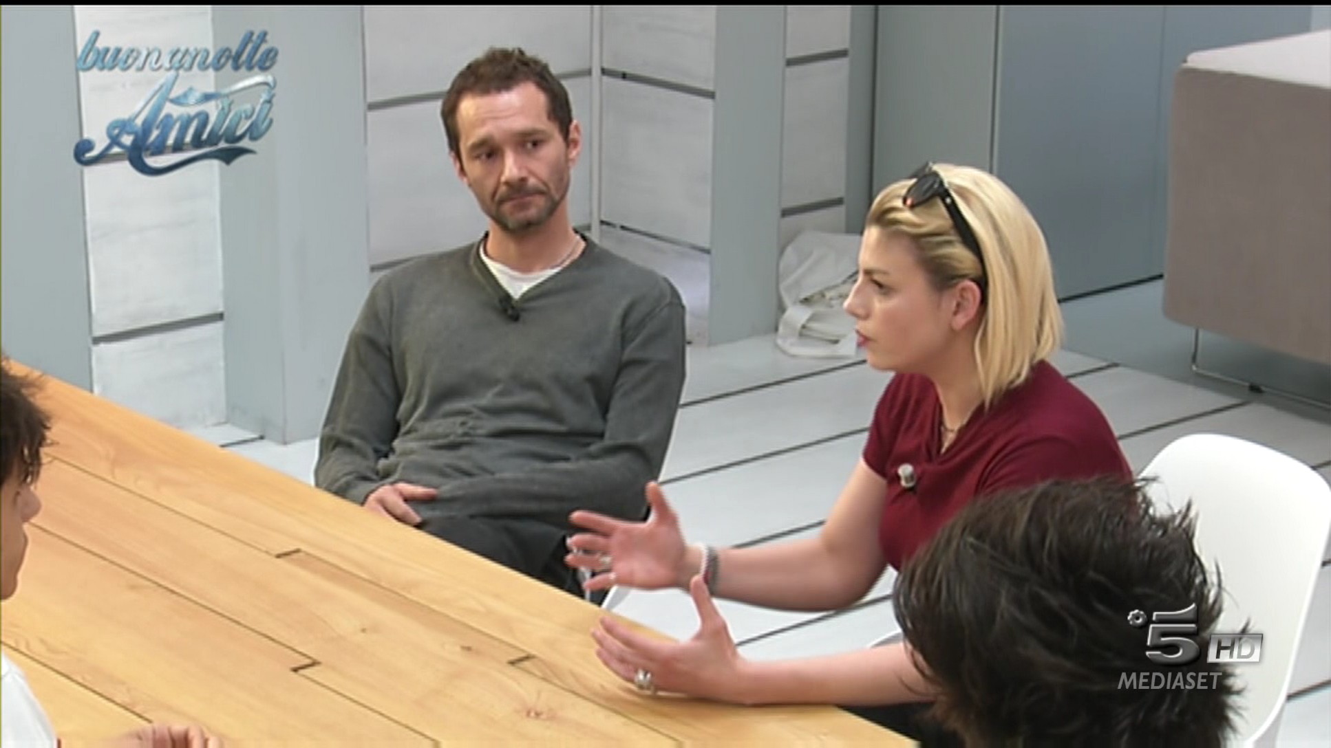 Amici 16-Serale del 15 aprile: eliminato Oliviero, Emma Marrone coach dei Bianchi al posto di Morgan (video)