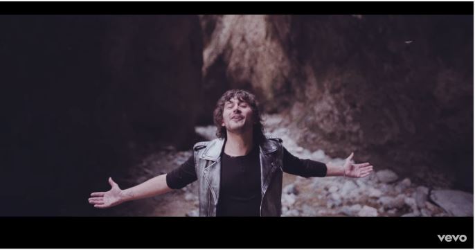 Finley, La fine del mondo: testo e video ufficiale