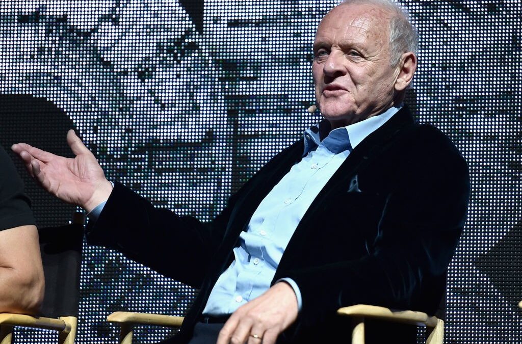 Transformers 5, Anthony Hopkins incensa Michael Bay: ‘è un genio come Scorsese’