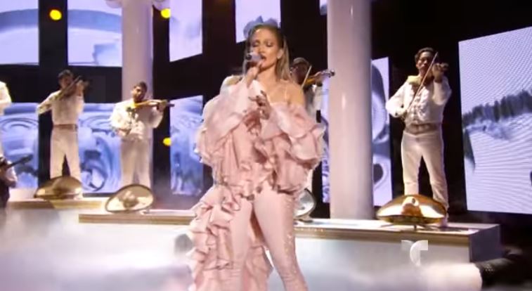 Jennifer Lopez ai Billboard Latin Awards 2017: nuovo singolo in spagnolo [video]