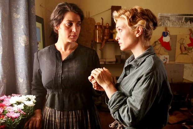 L’Accabadora: trailer, foto e poster del film con Donatella Finocchiaro e Carolina Crescentini