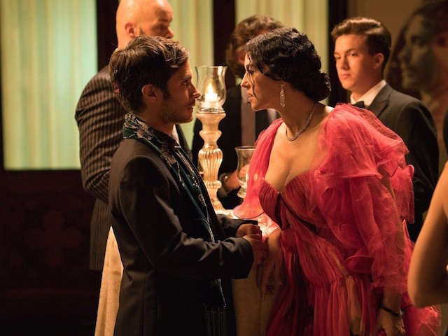 Mozart in the Jungle, la terza stagione su Sky Atlantic: Rodrigo cerca nuove sfide a Venezia