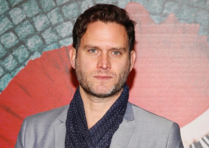 Serie Tv, novità: Steven Pasquale in Divorce; TNT non realizzerà Let The Right One In (Lasciami Entrare)