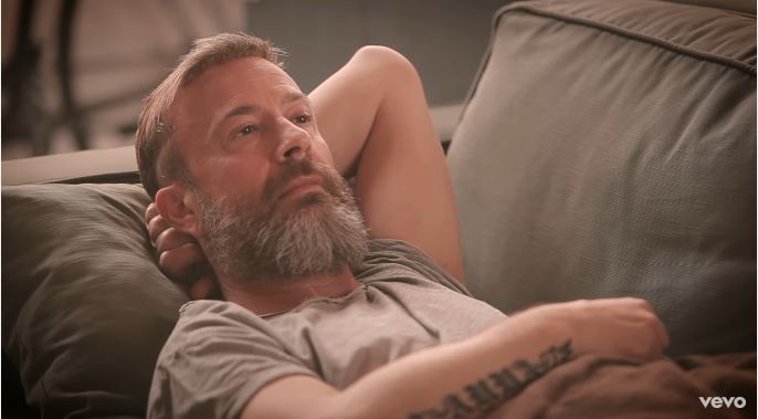 Marco Masini, Tu non esisti: testo e video ufficiale