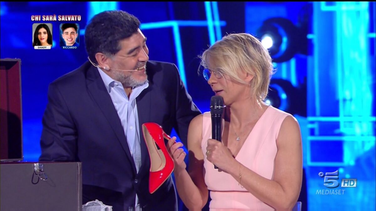 Amici 16-Serale del 6 maggio: eliminata Shady, ospite Maradona (video)