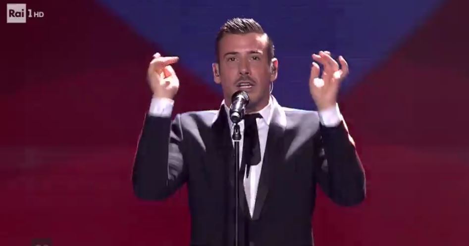 Eurovision Song Contest 2017, Francesco Gabbani canta Occidentali’s Karma [video]
