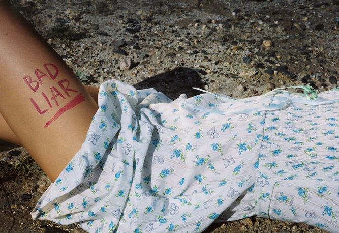 Selena Gomez, Bad Liar: testo, traduzione e video ufficiale
