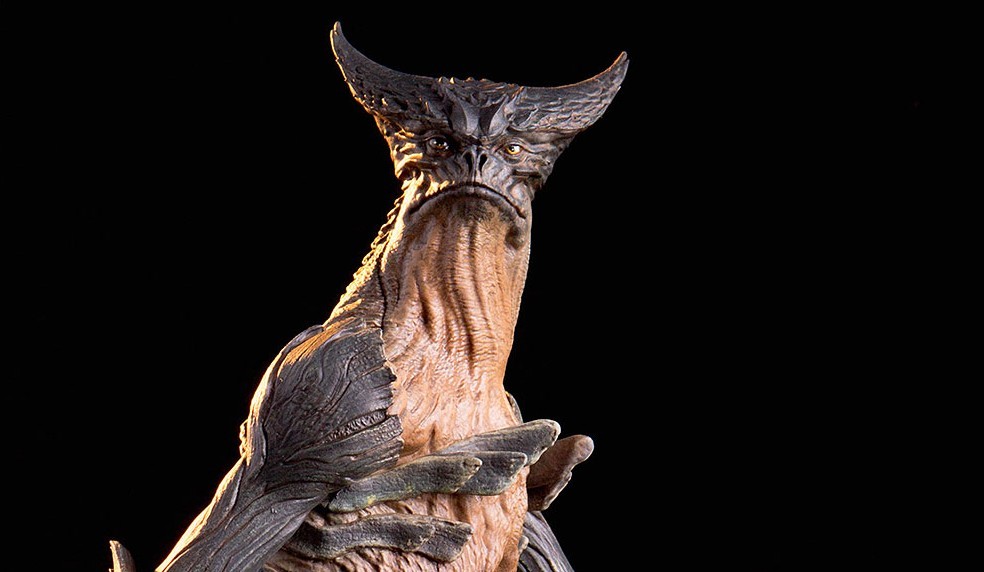 Colossal: la statua ufficiale del mostro del film di Nacho Vigalondo