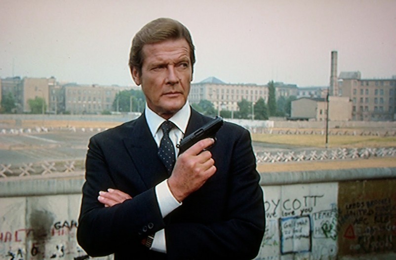 E’ morto Roger Moore – Il ricordo di Blogo