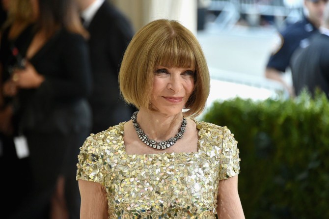 Serie Tv, novità: Bravo ordina All the Glitters sulla rivalità tra Anna Wintour e Tina Brown; Tidelands prima serie australiana di Netflix