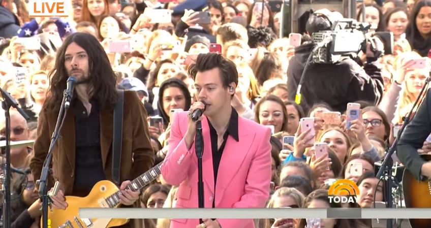 Harry Styles, Carolina: testo, traduzione e video live