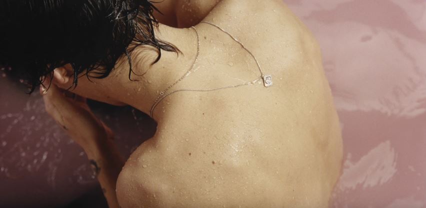 Harry Styles – Meet Me in the Hallway: testo, traduzione e audio