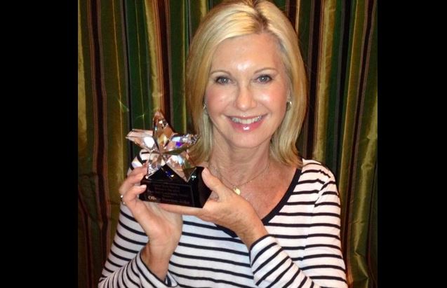 Olivia Newton-John, il cancro al seno è tornato: la cantante posticipa il tour